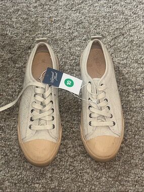 Universal Thread Cream Canvas Sneakers with Tan Soles